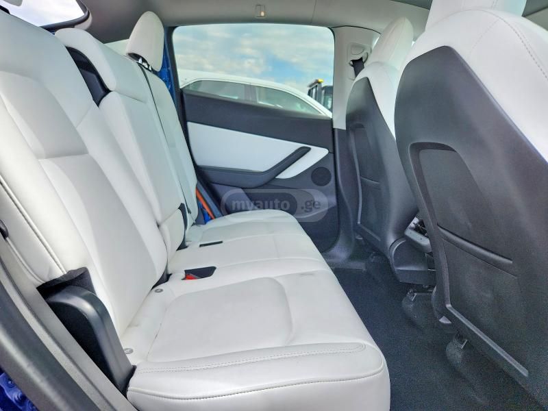 Tesla Model Y - фото 9