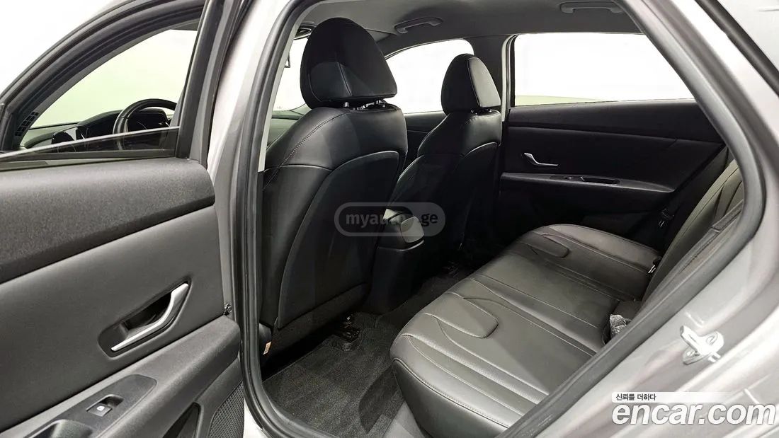 Hyundai Elantra - фото 12