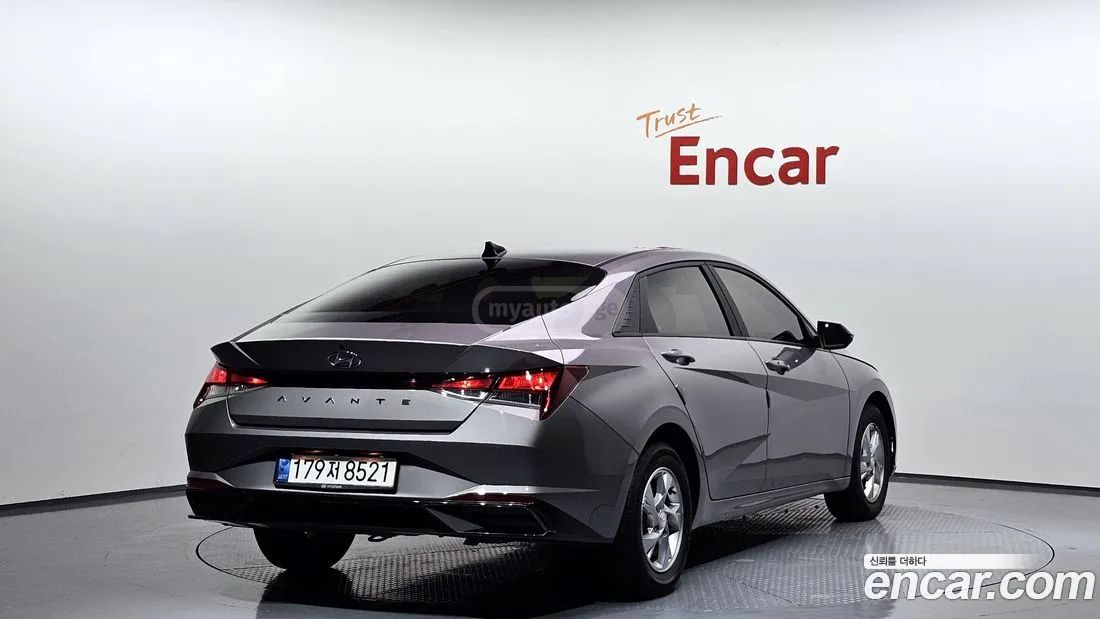 Hyundai Elantra - фото 2