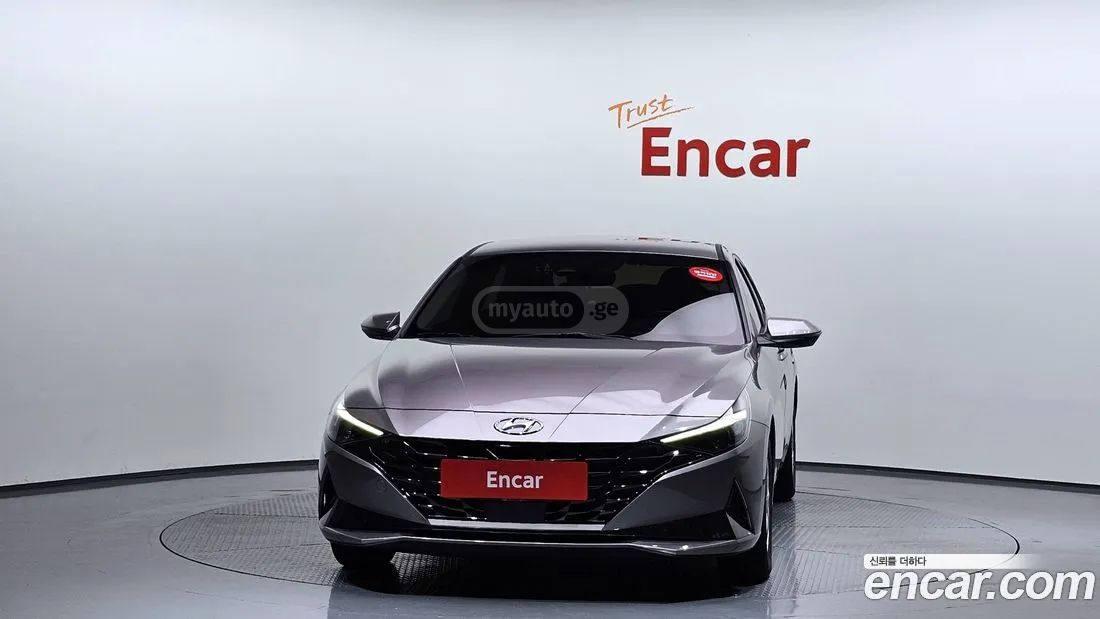 Hyundai Elantra - фото 3