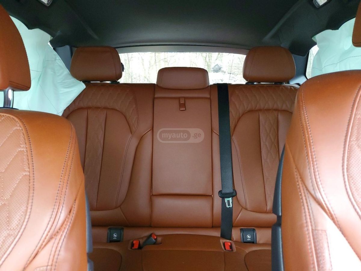 BMW X5 - фото 10