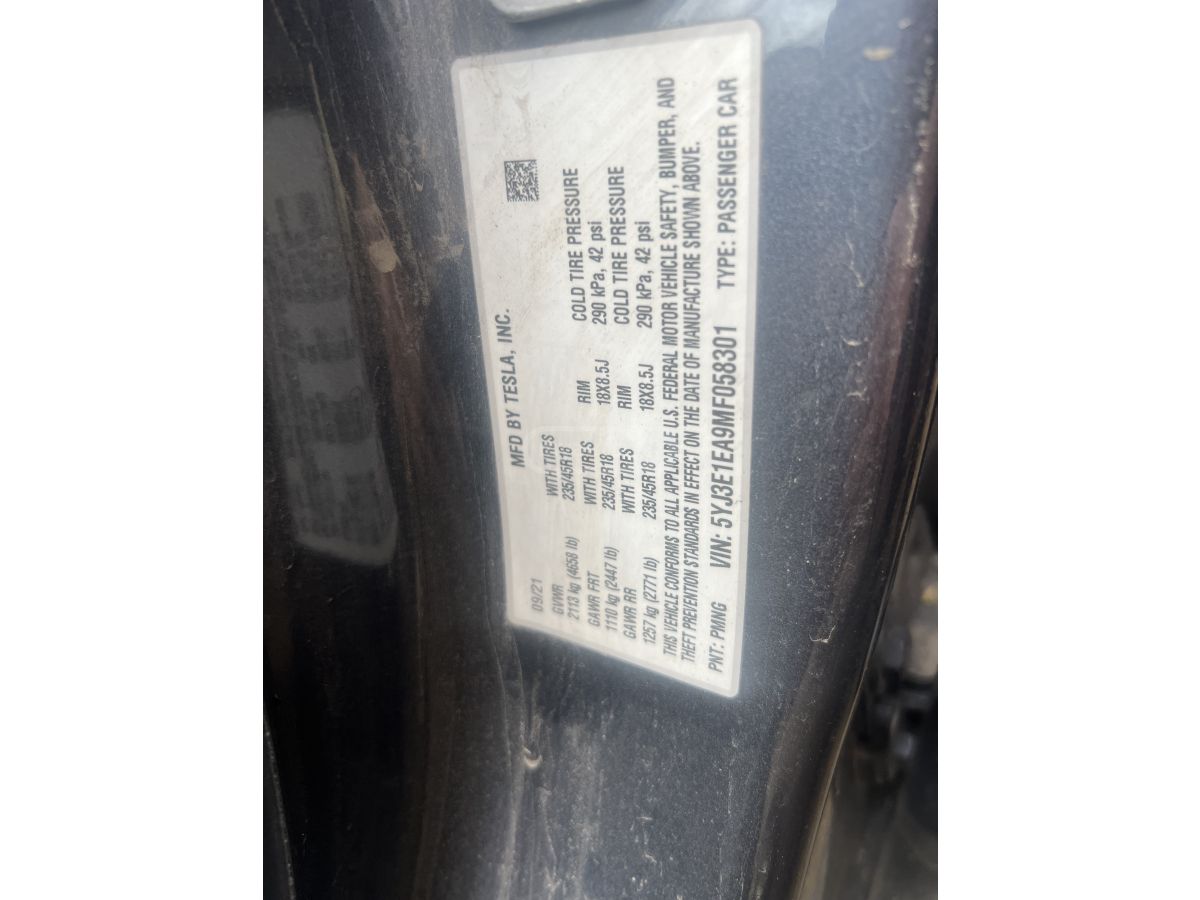 Tesla Model 3 - фото 7