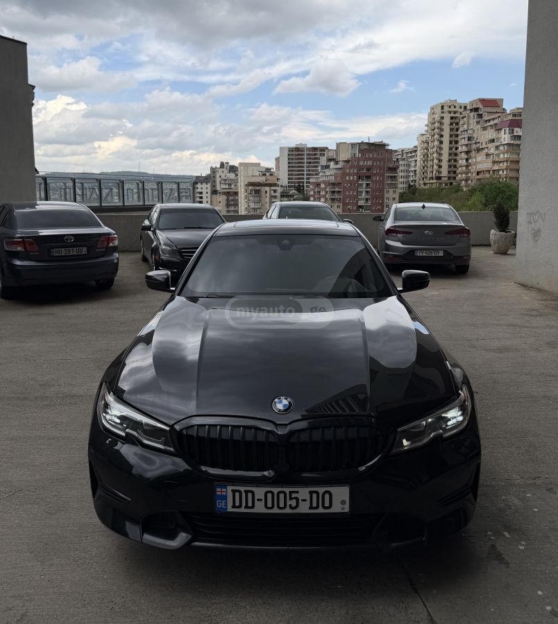 BMW 330 - фото 1