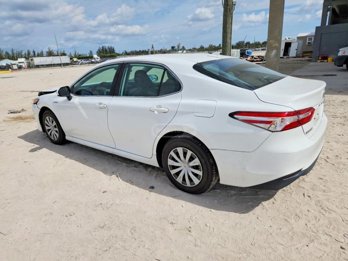 Toyota LE 4dr Front-Wheel Drive Sedan — миниатюра 2