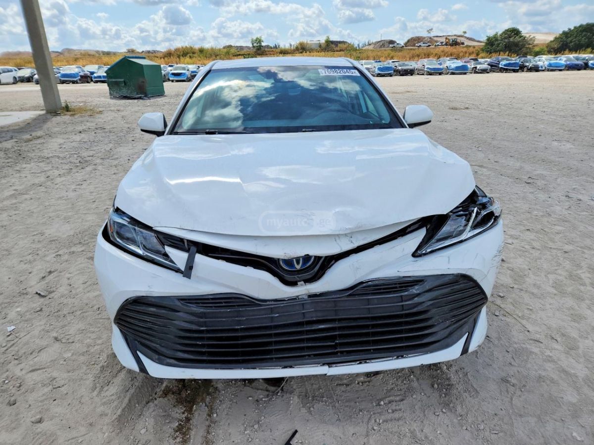 Toyota LE 4dr Front-Wheel Drive Sedan — миниатюра 5