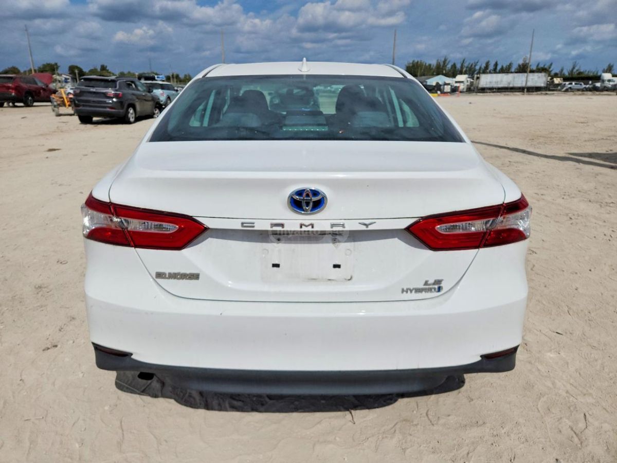 Toyota LE 4dr Front-Wheel Drive Sedan — миниатюра 6