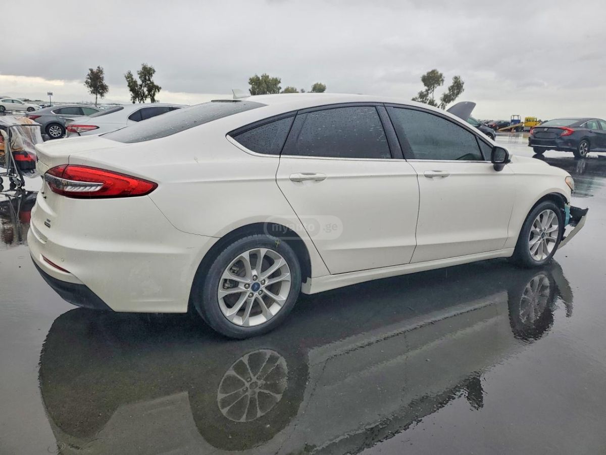 Ford Fusion - фото 3