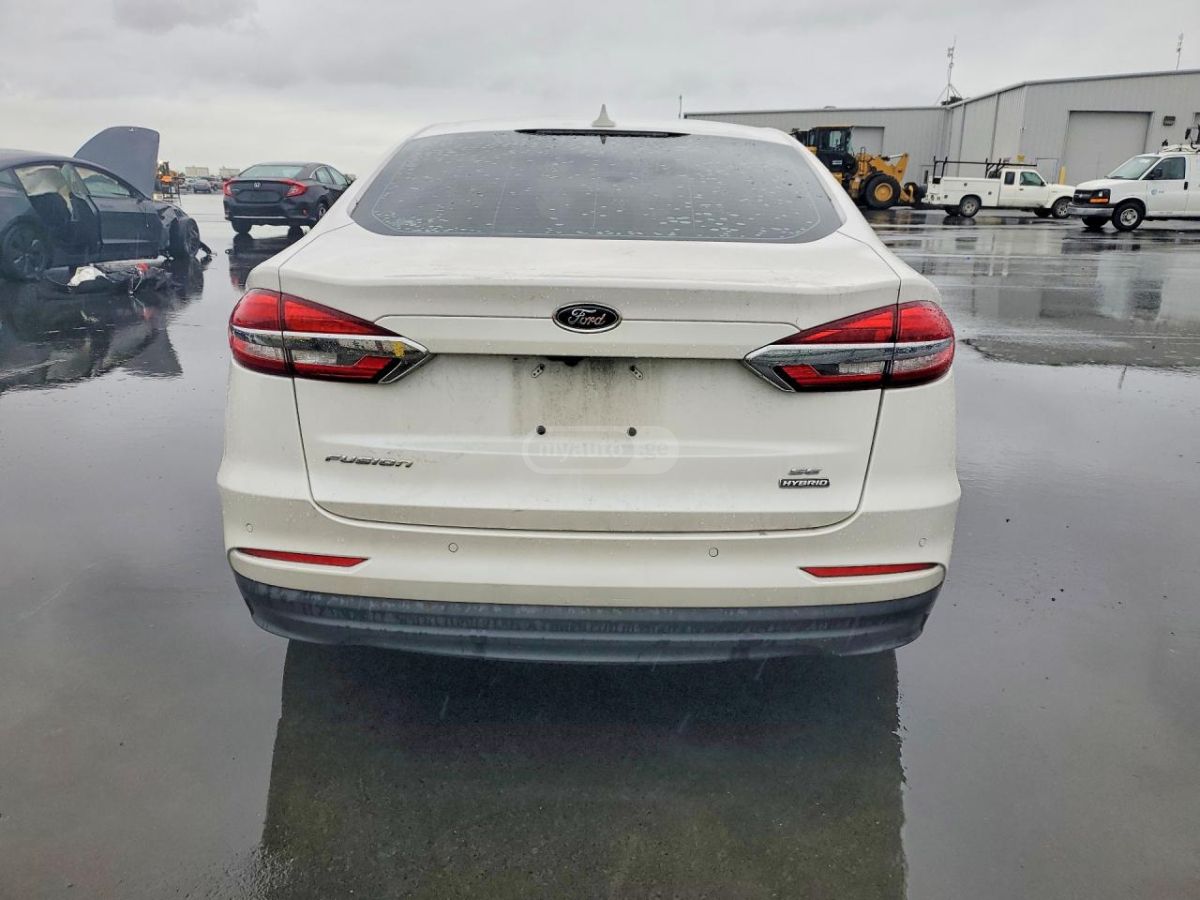 Ford Fusion - фото 6