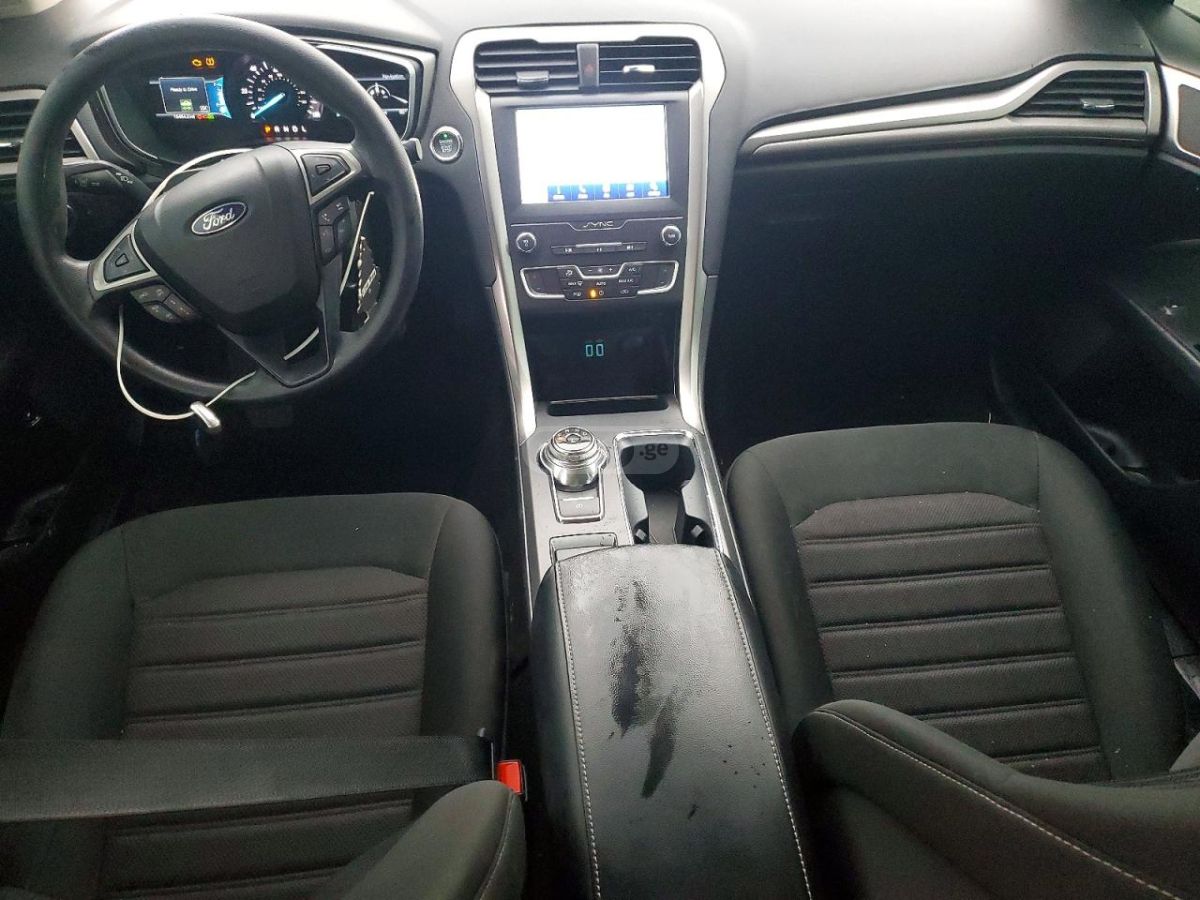 Ford Fusion - фото 8