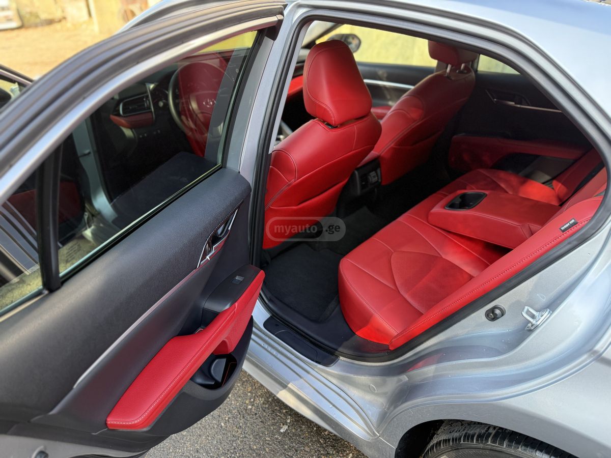 Toyota XSE 4dr Front-Wheel Drive Seda — миниатюра 11