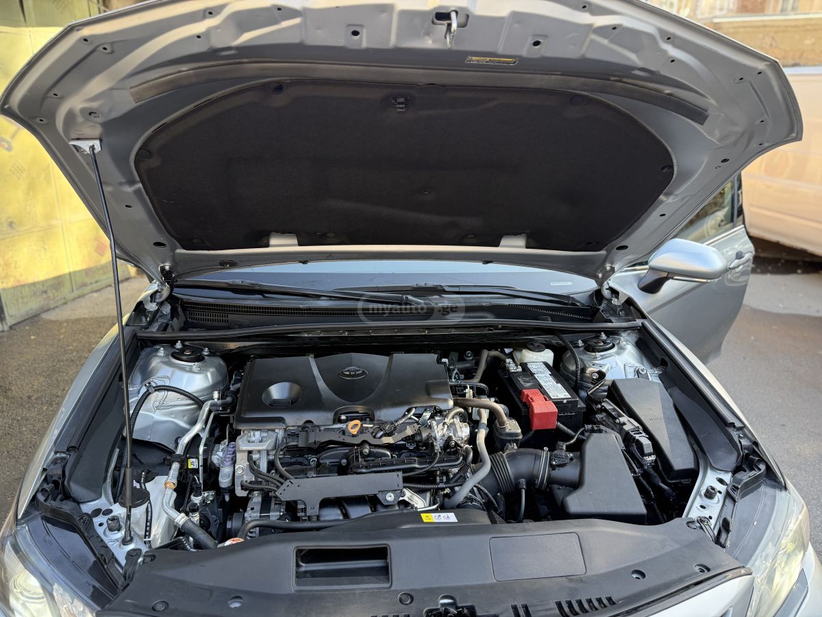 Toyota XSE 4dr Front-Wheel Drive Seda — миниатюра 2