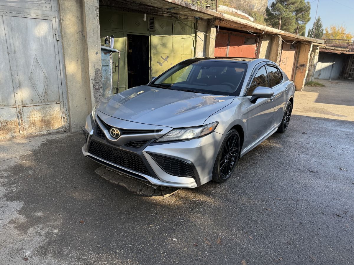 Toyota XSE 4dr Front-Wheel Drive Seda — миниатюра 3