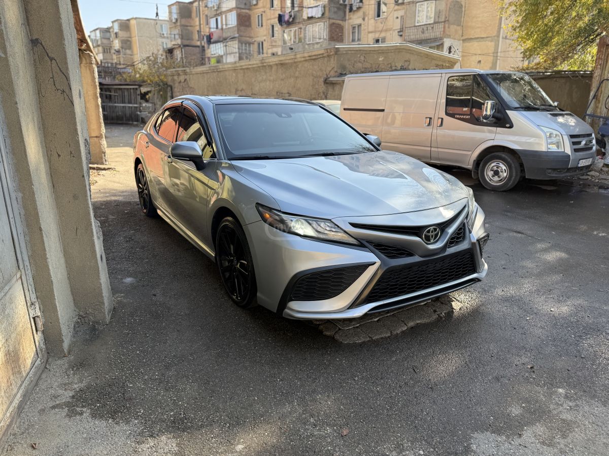 Toyota XSE 4dr Front-Wheel Drive Seda — миниатюра 4