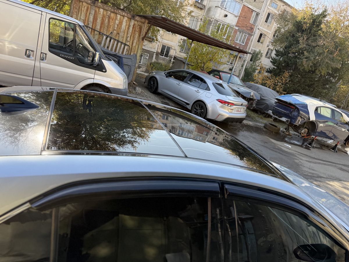 Toyota XSE 4dr Front-Wheel Drive Seda — миниатюра 6