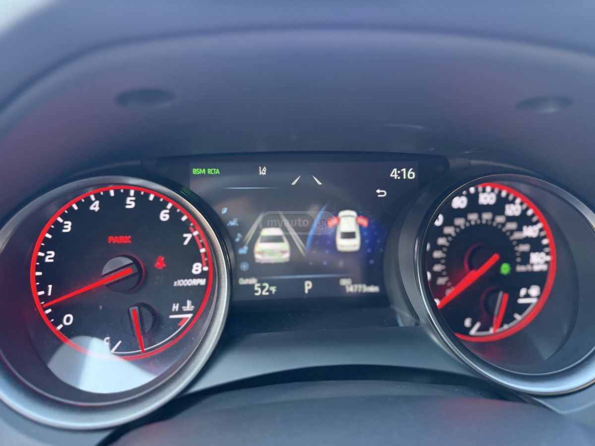 Toyota XSE 4dr Front-Wheel Drive Seda — миниатюра 8