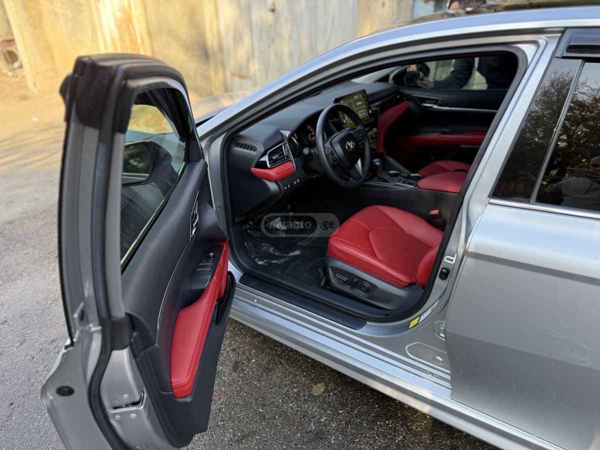 Toyota XSE 4dr Front-Wheel Drive Seda — миниатюра 9