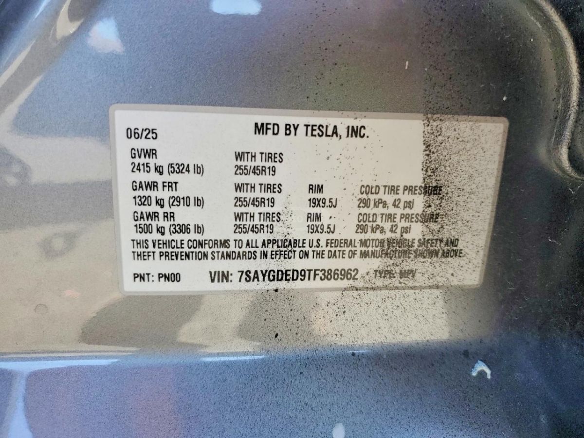 Tesla Model Y 2025 — миниатюра 10