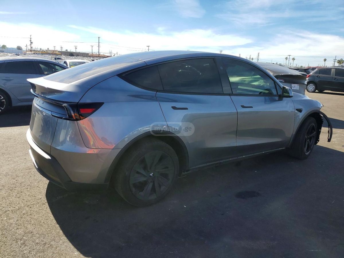 Tesla Model Y 2025 — миниатюра 3