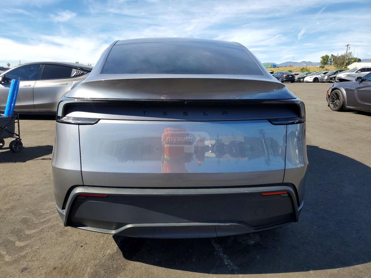Tesla Model Y 2025 — миниатюра 5