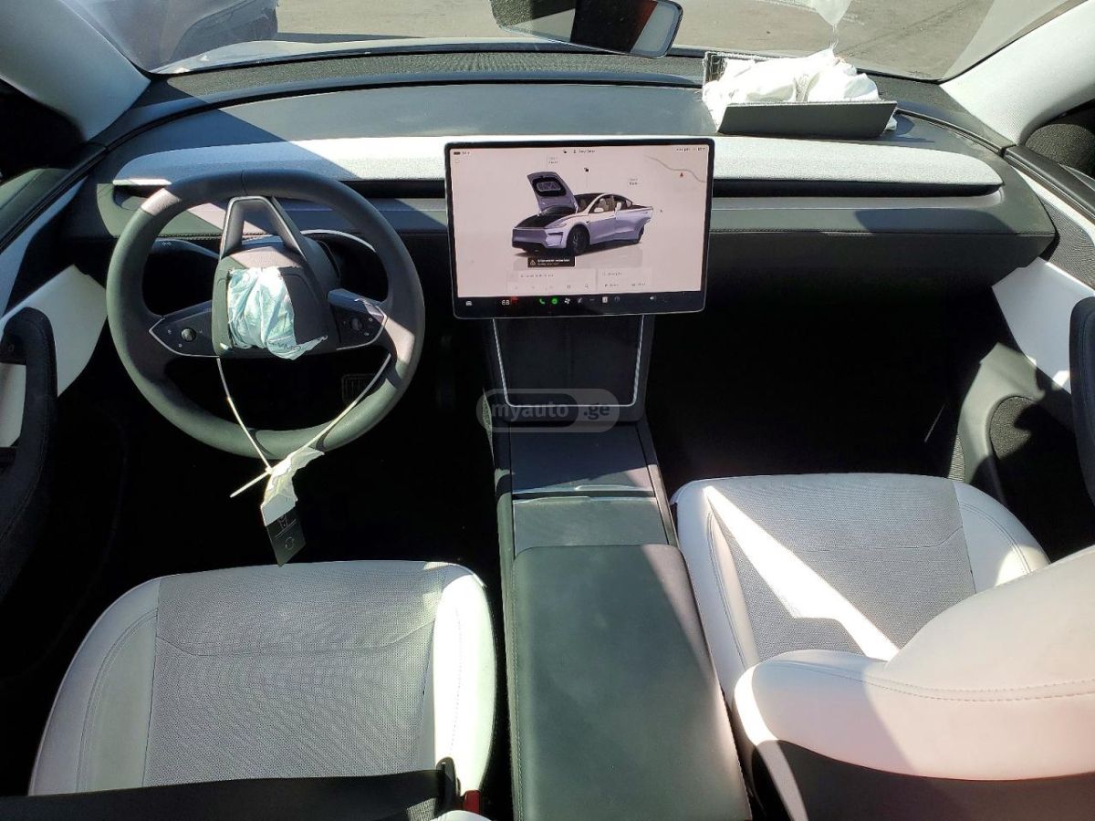 Tesla Model Y 2025 — миниатюра 9