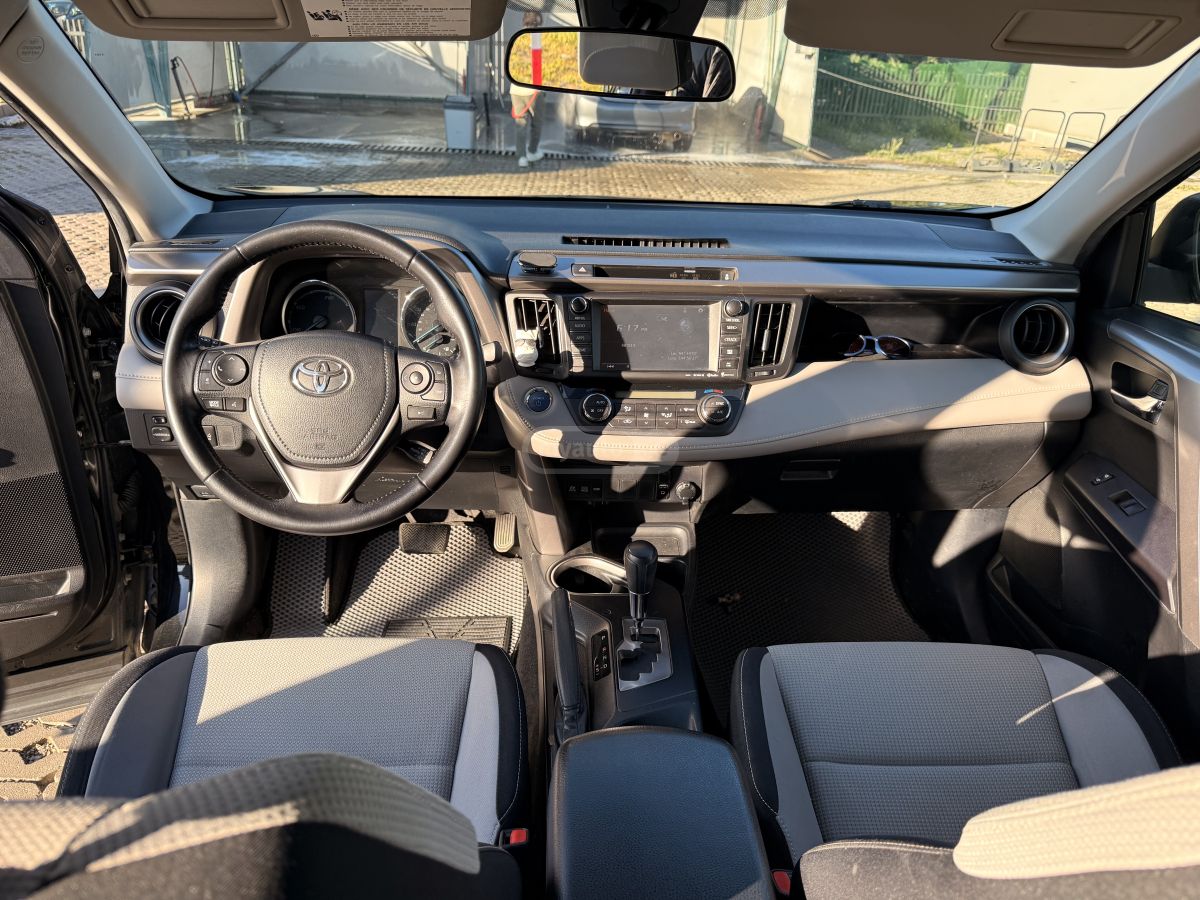 Toyota Rav 4 - фото 7