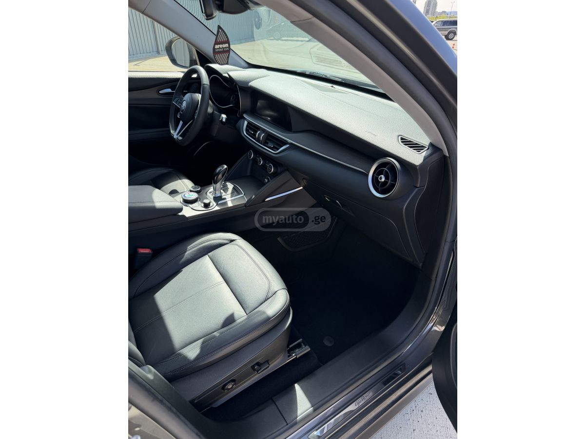 Alfa Romeo Stelvio - фото 11