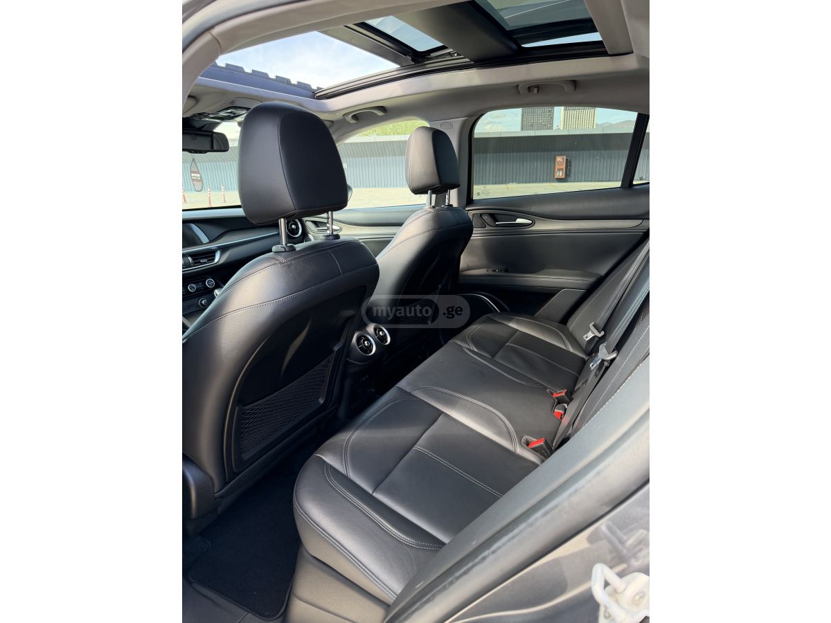 Alfa Romeo Stelvio - фото 13