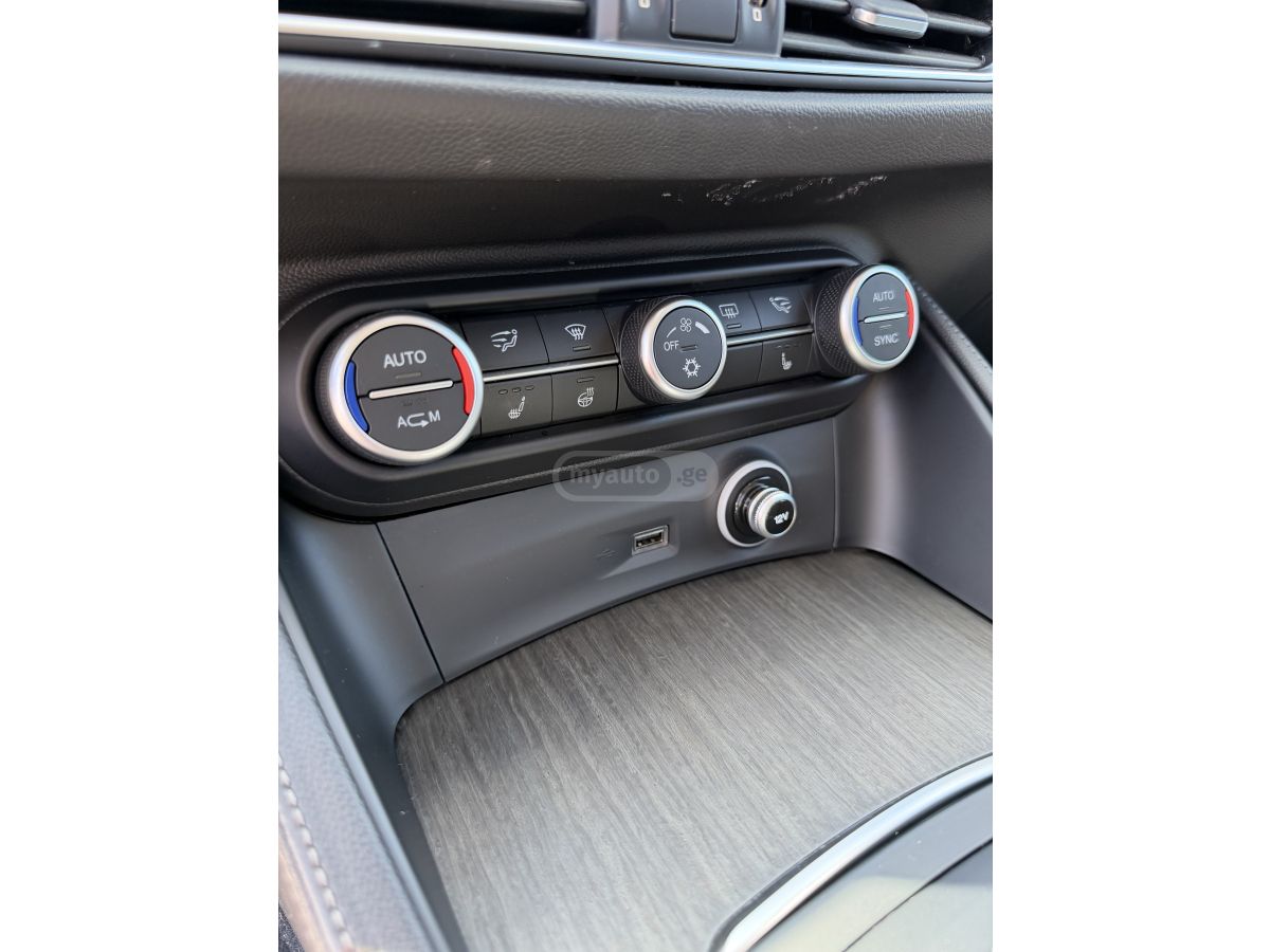 Alfa Romeo Stelvio - фото 15