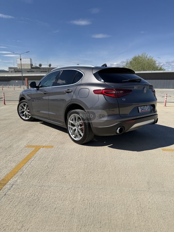 Alfa Romeo Stelvio - фото 3