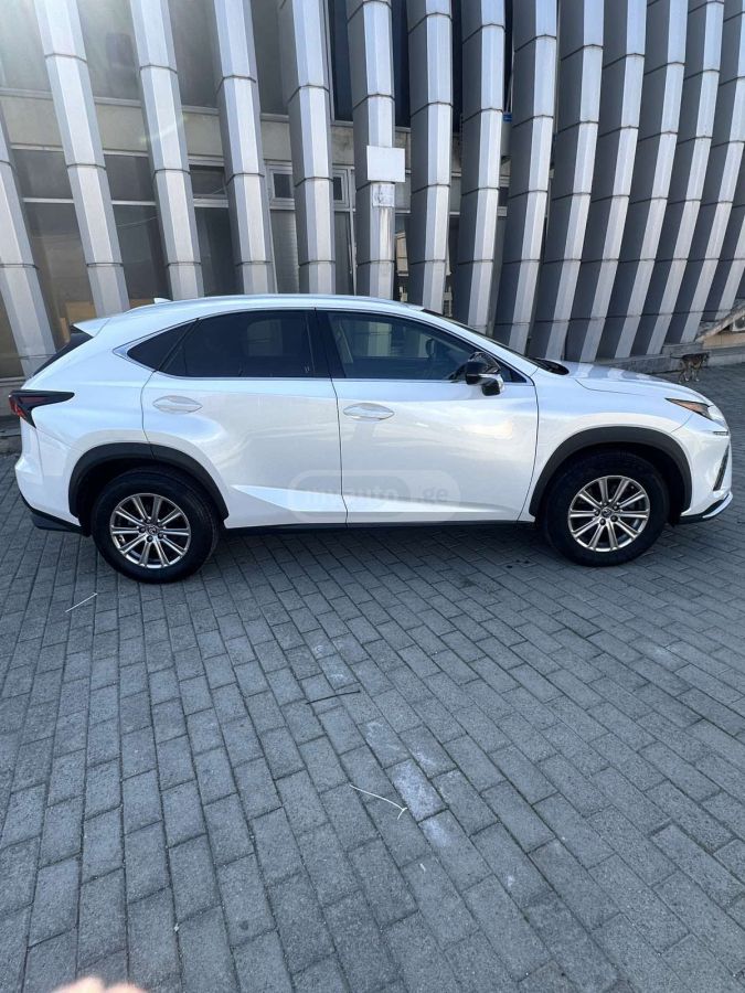 Lexus NX 300 - фото 1
