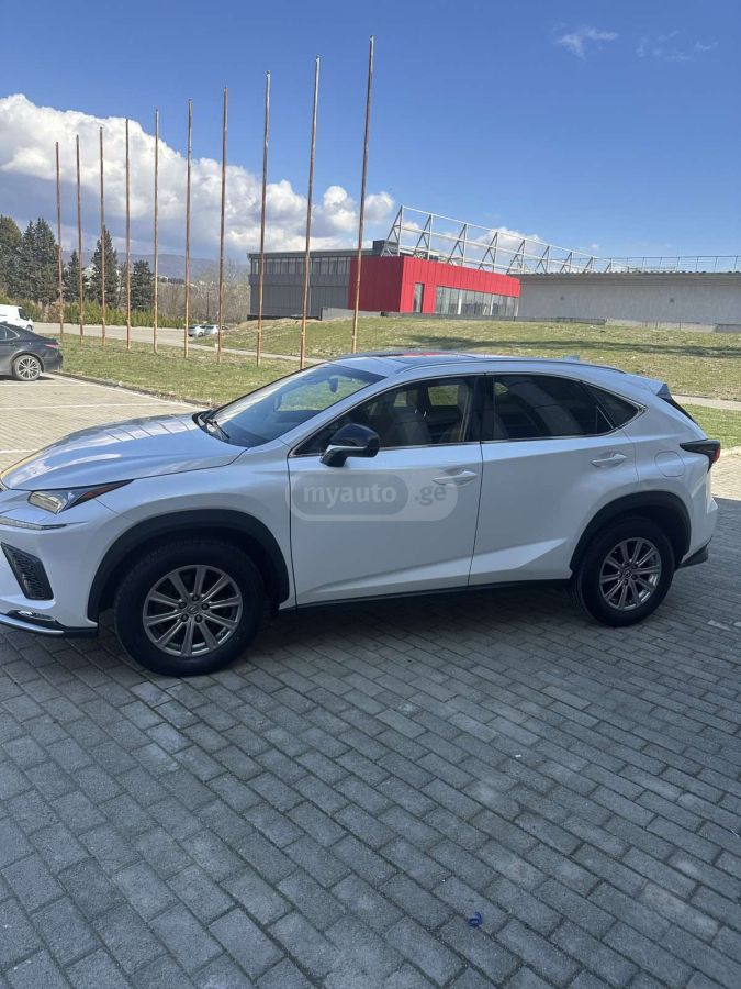 Lexus NX 300 - фото 2