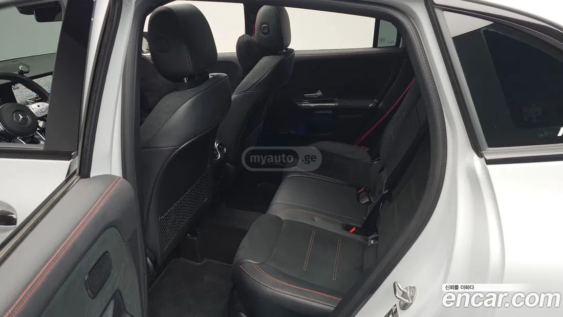 Mercedes-Benz GLA 45 AMG - фото 12