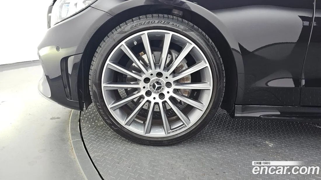 Mercedes-Benz C 63 AMG - фото 5