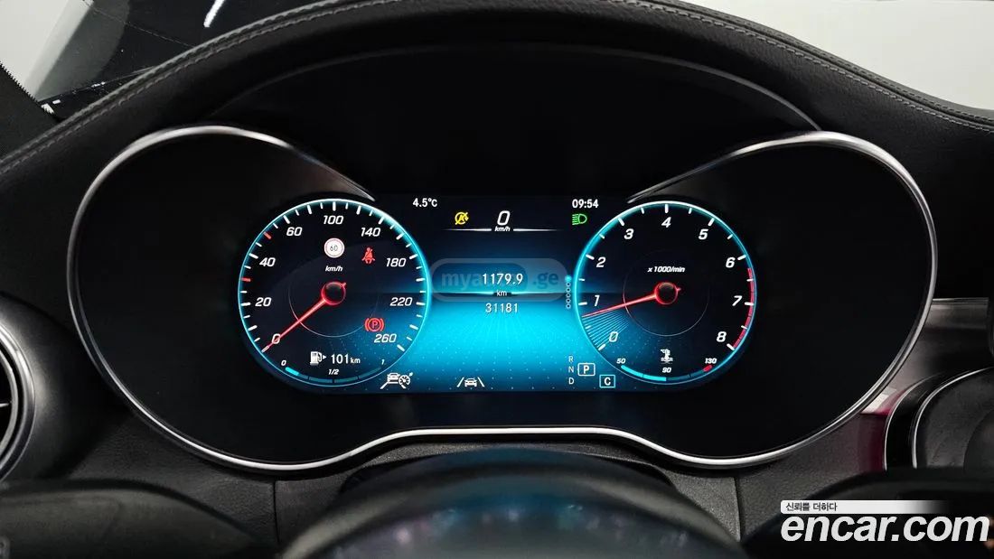 Mercedes-Benz C 63 AMG - фото 8