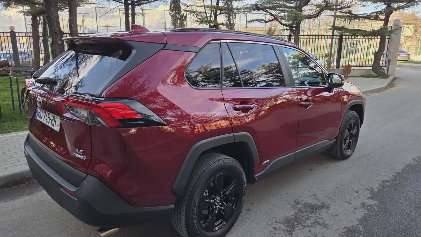 Toyota LE 4dr All-Wheel Drive Automat — миниатюра 2