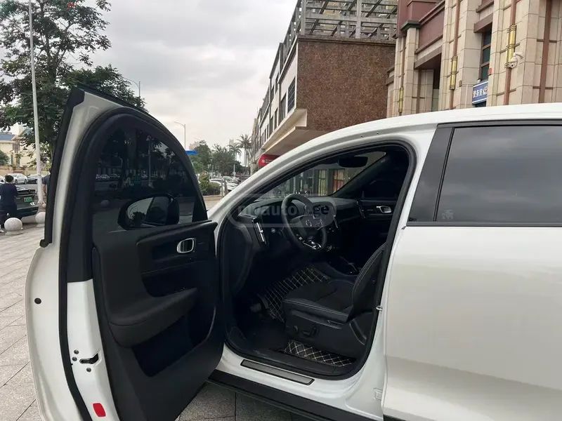 Volvo C40 2024 — миниатюра 10