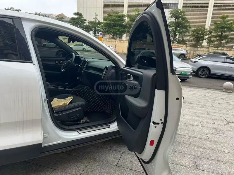 Volvo C40 2024 — миниатюра 11