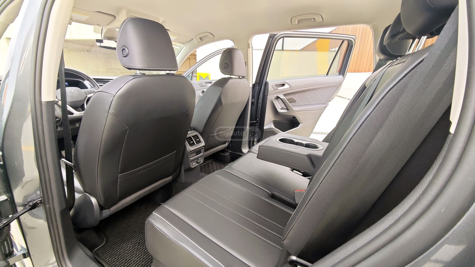 Volkswagen Tiguan - фото 12