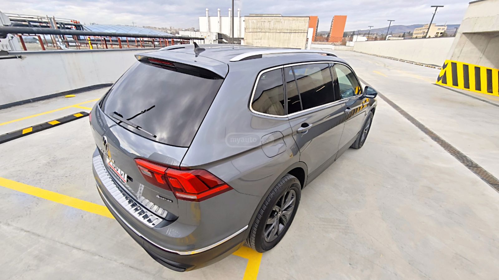 Volkswagen Tiguan - фото 6