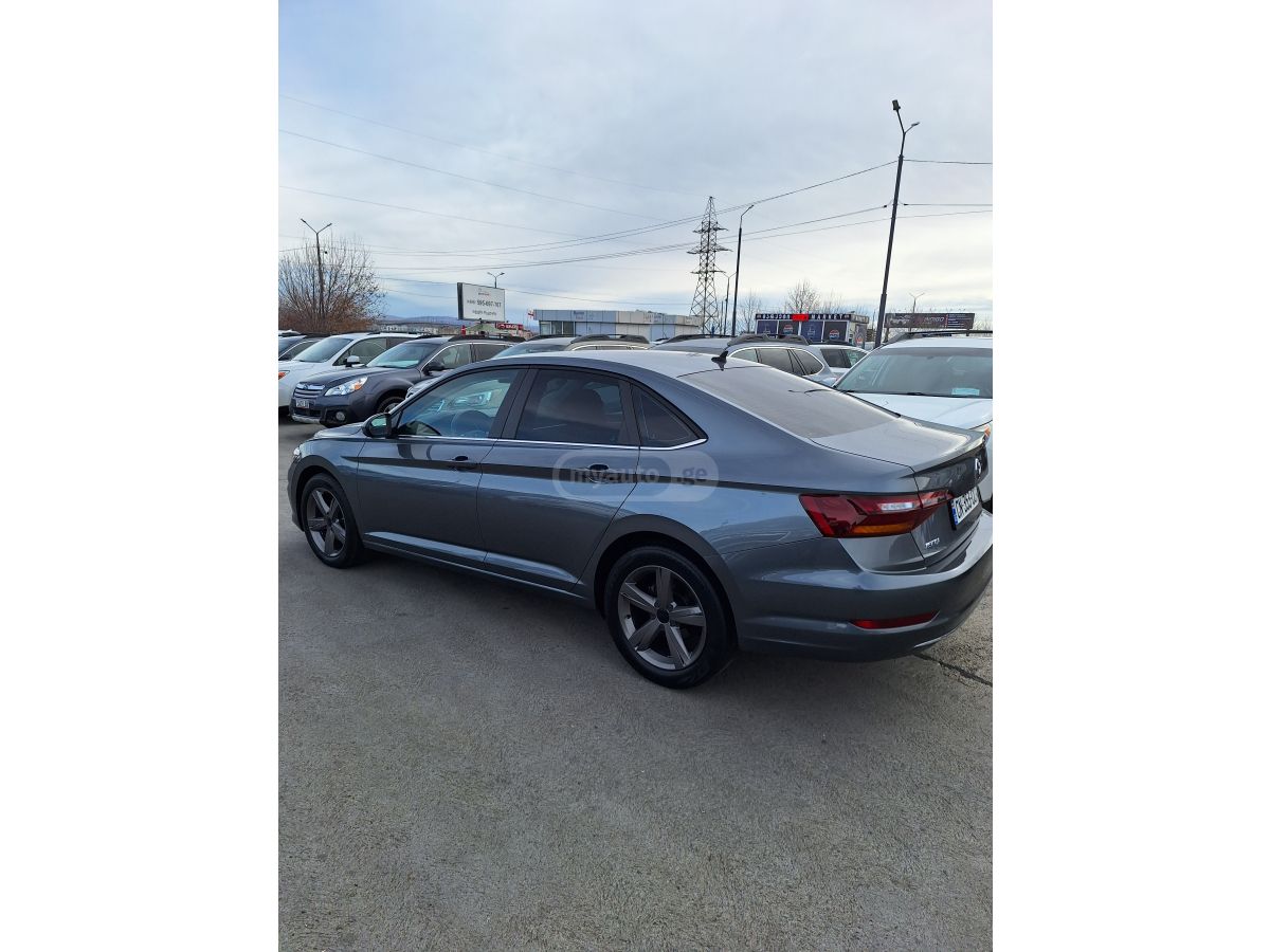 Volkswagen Jetta - фото 1