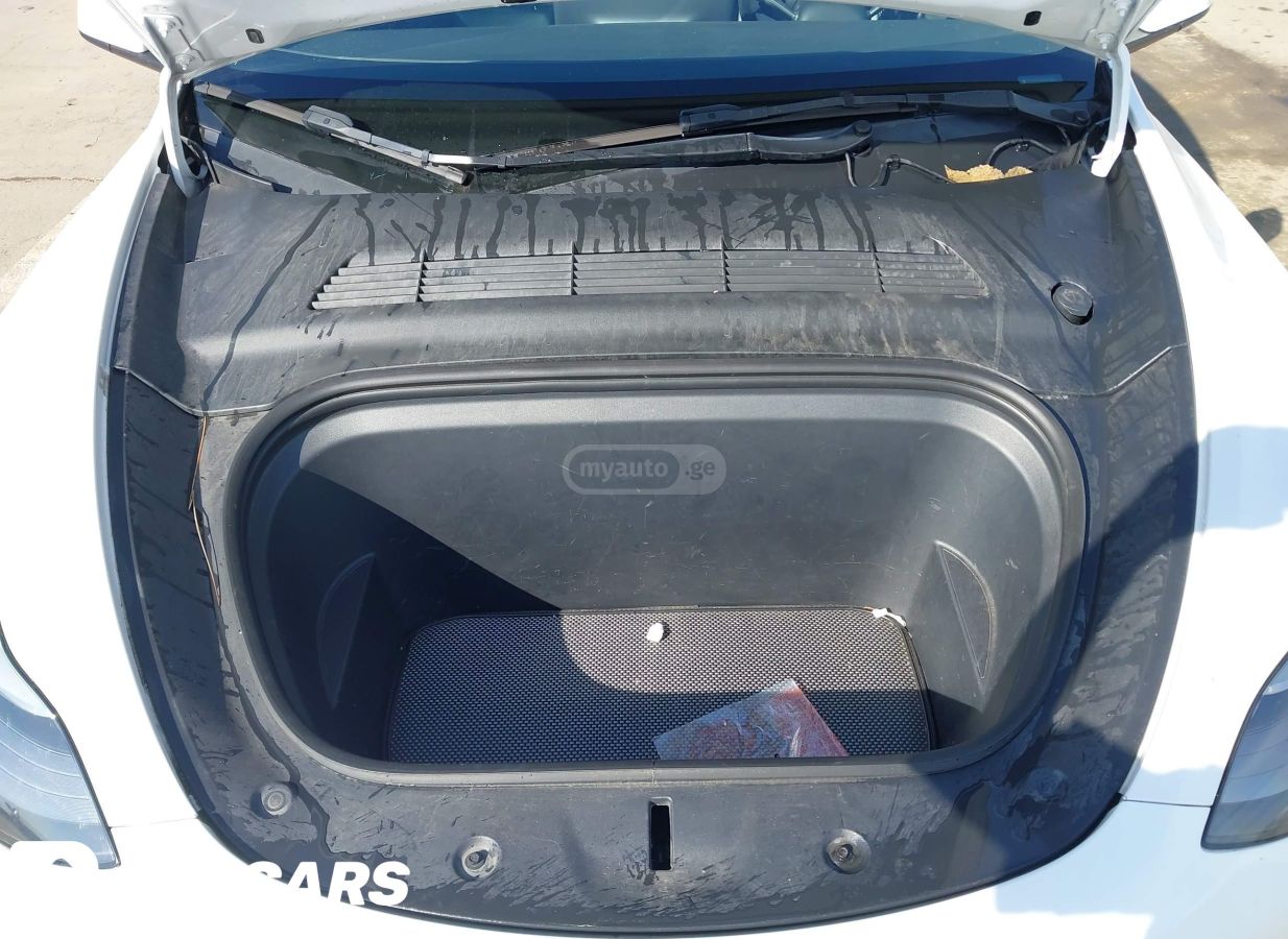 Tesla Model Y - фото 7