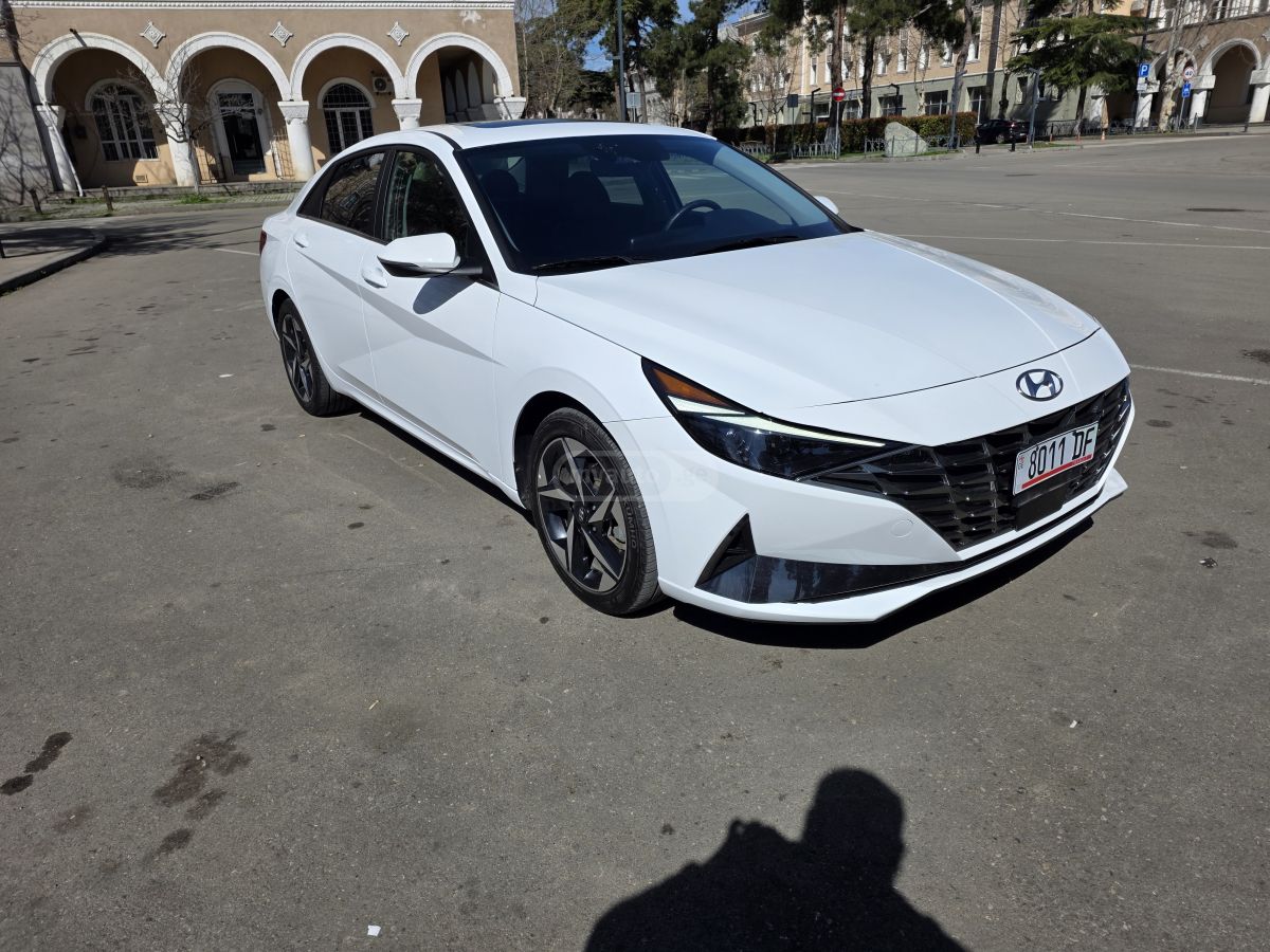 Hyundai Elantra - фото 1