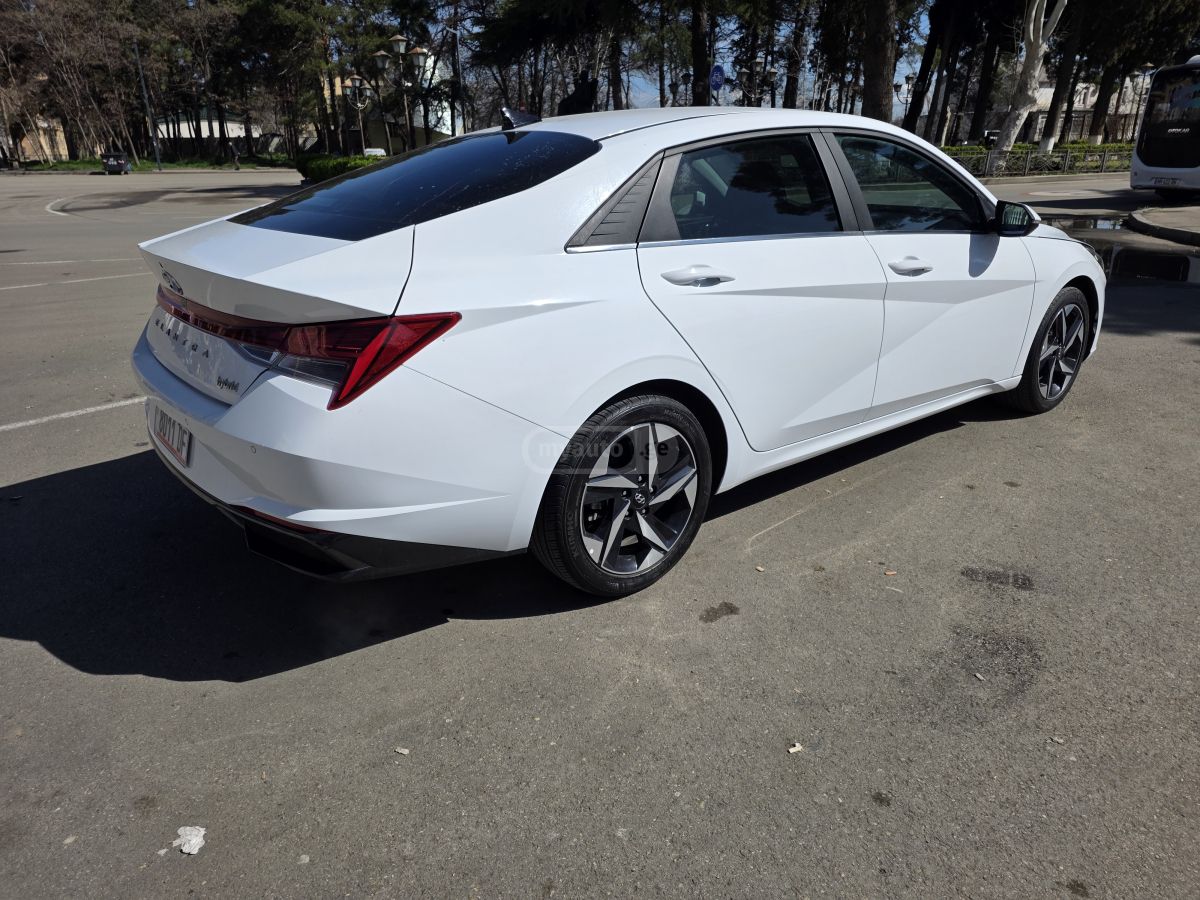 Hyundai Elantra - фото 2