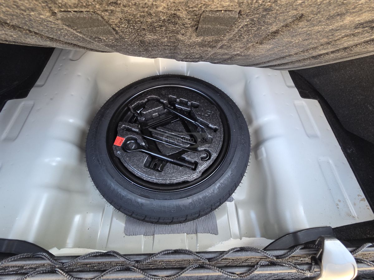 Hyundai Elantra - фото 3