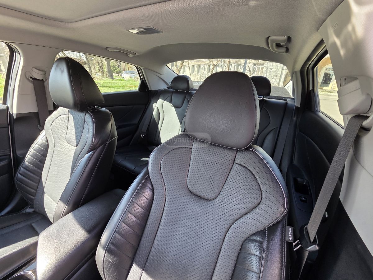 Hyundai Elantra - фото 5