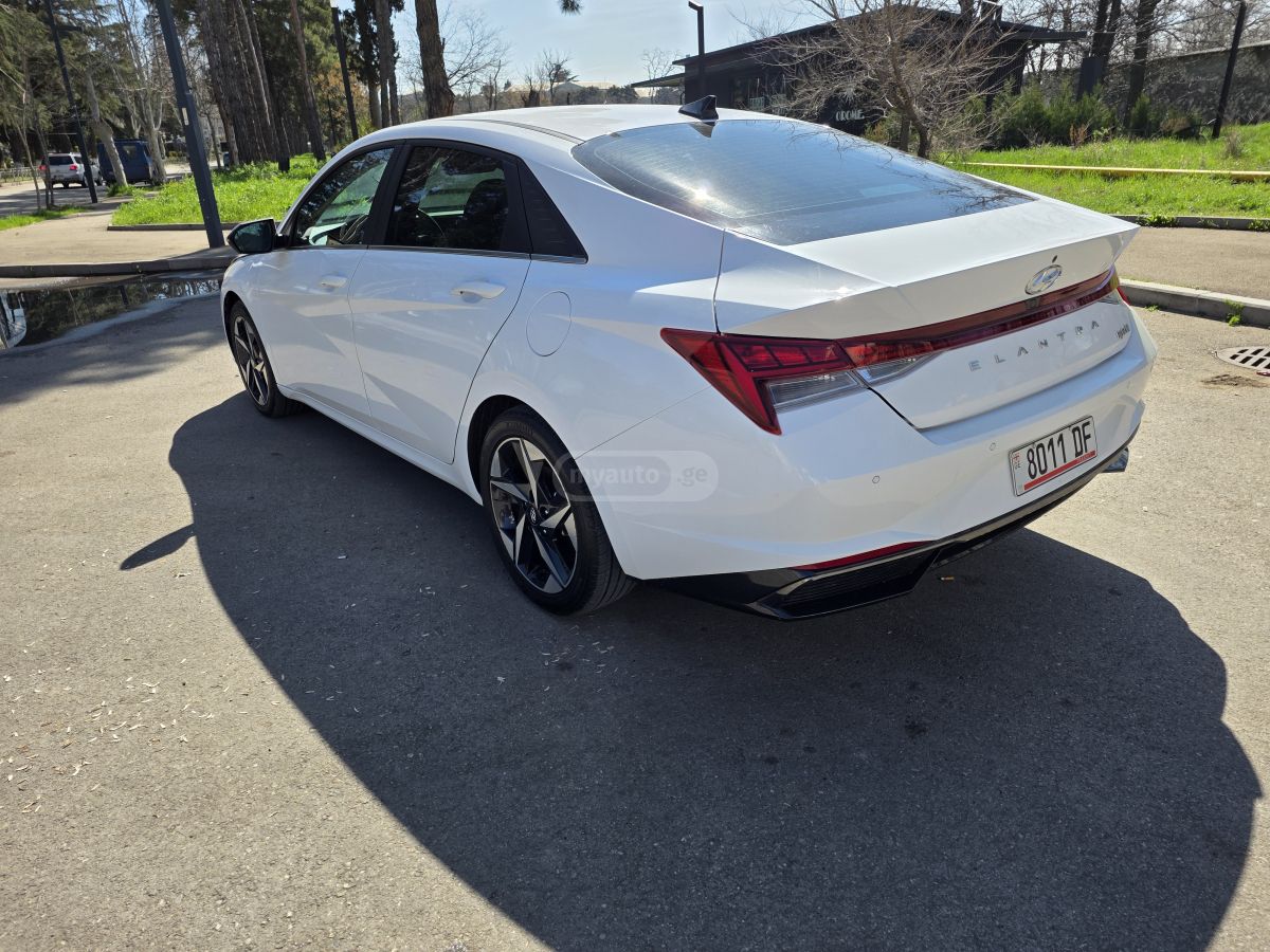 Hyundai Elantra - фото 8