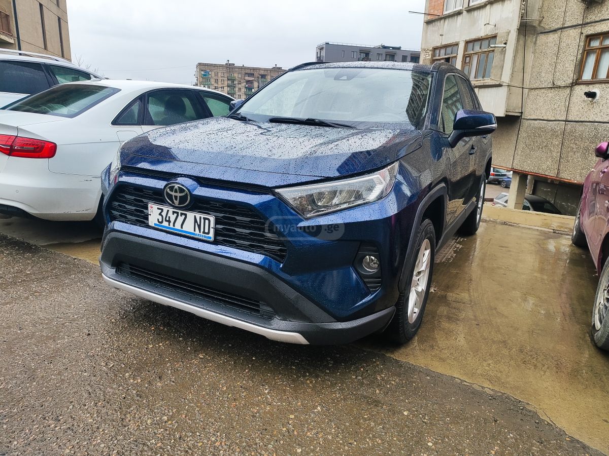 Toyota RAV 4 - фото 1