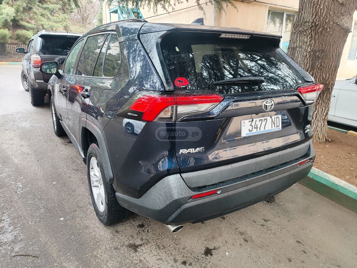 Toyota RAV 4 - фото 4