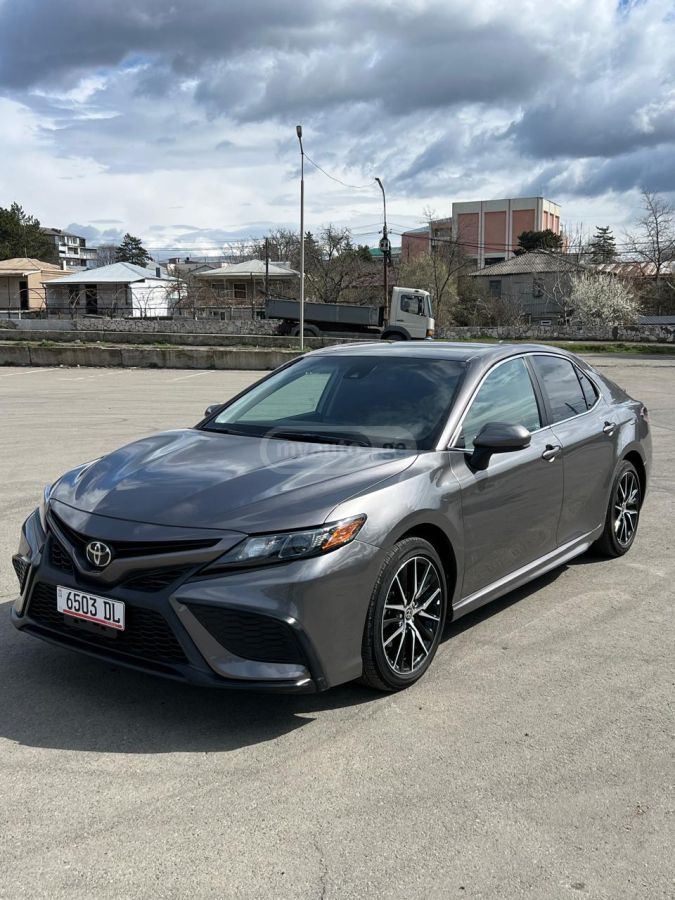 Toyota Camry - фото 2