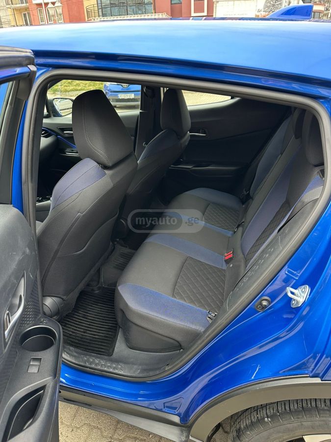 Toyota LE 4dr Front-Wheel Drive Sport — миниатюра 10